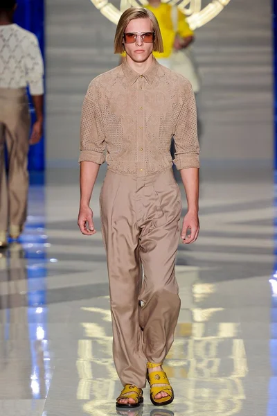 Look 14